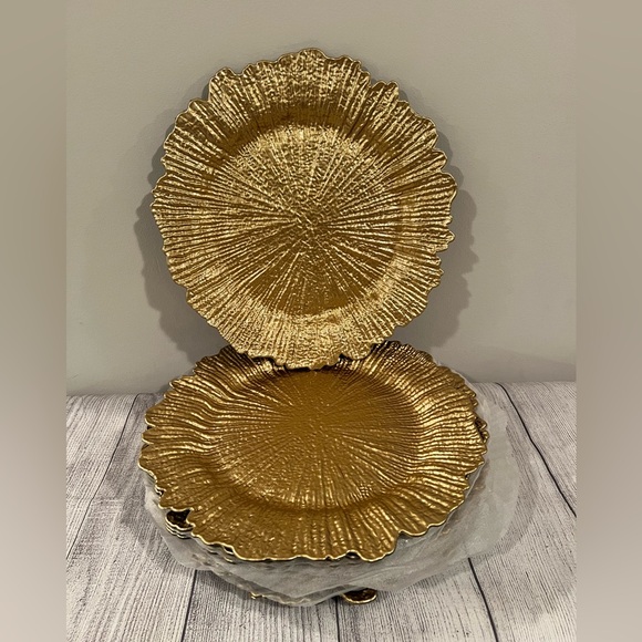 MAONAME Gold Charger Plates Set of 6, Plastic Decorative for Table setting. - Picture 9 of 14